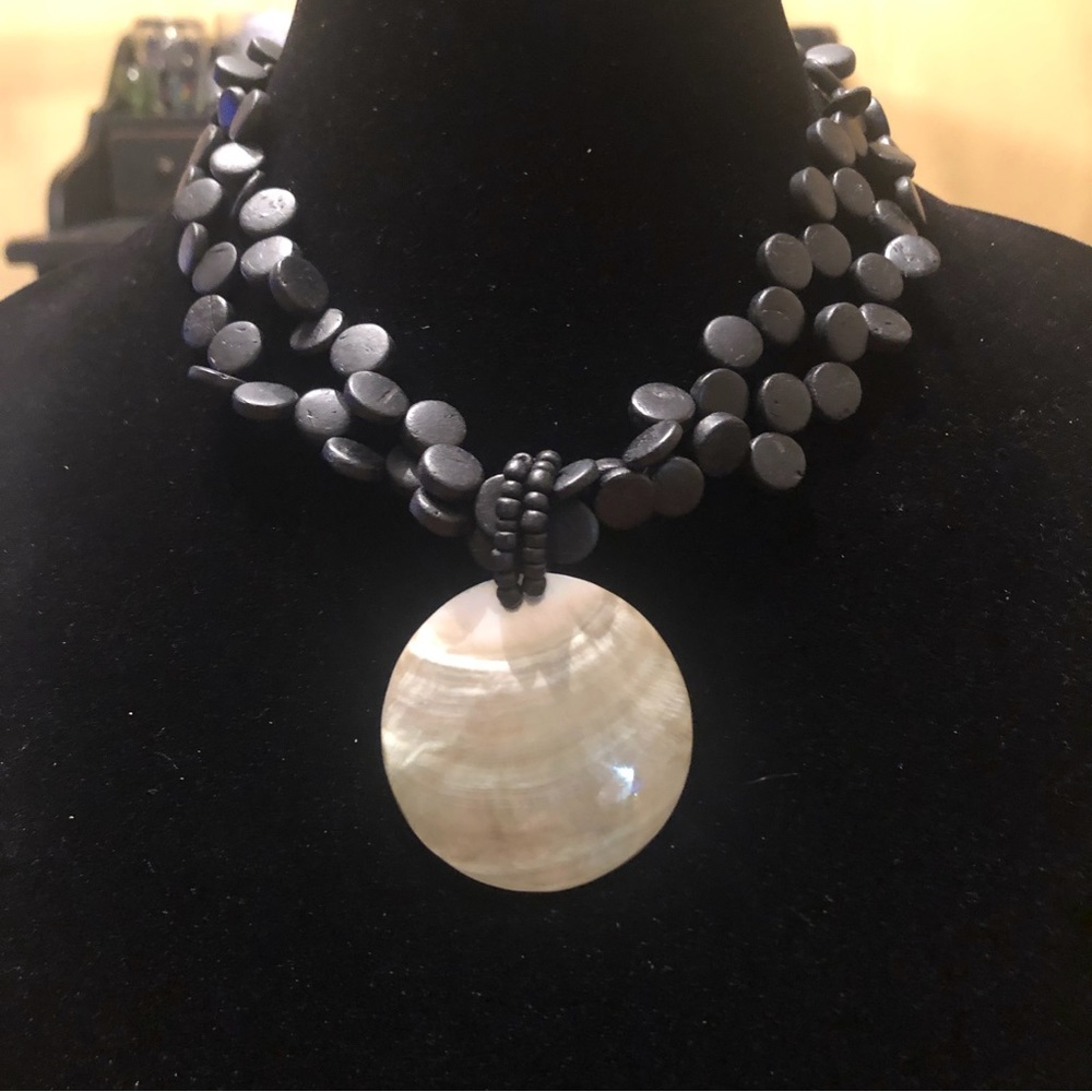 3/$20 VTG NY Black Beaded Mother of Pearl Necklace